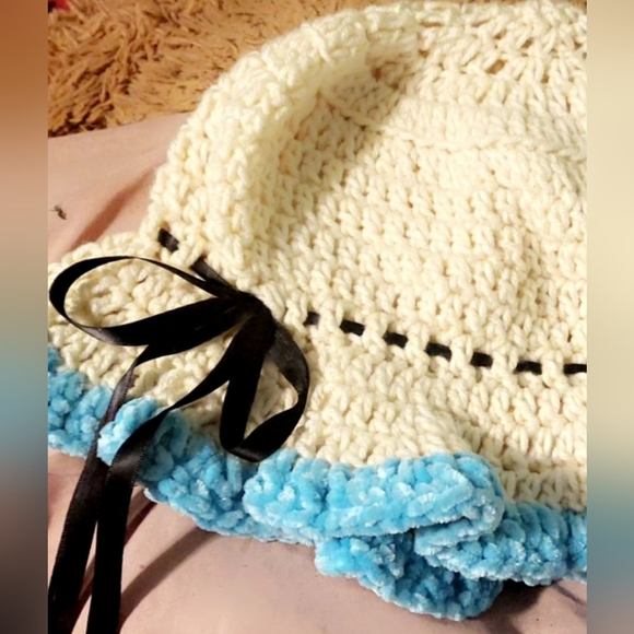 ♡ Bonnet style Bucket Hat ♡ - Picture 2 of 4